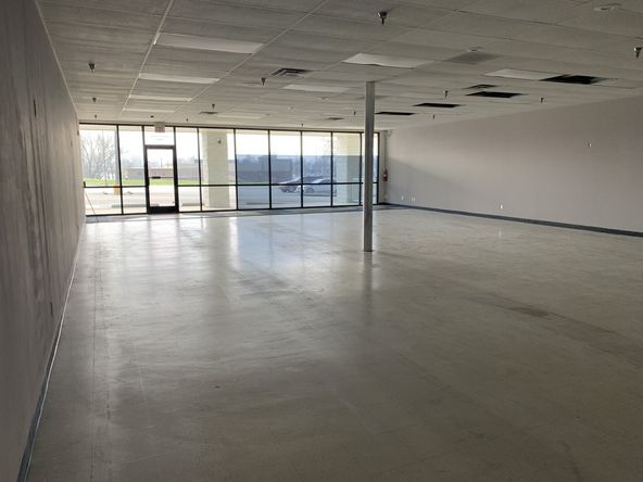 Blackiston Mill Shopping Center: 1418, 1420 Blackiston Mill Road, Clarksville, IN 47129